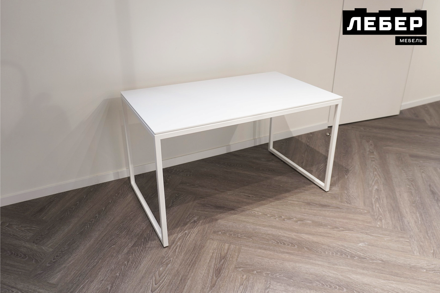 Мебель для шоурума люксового бренда